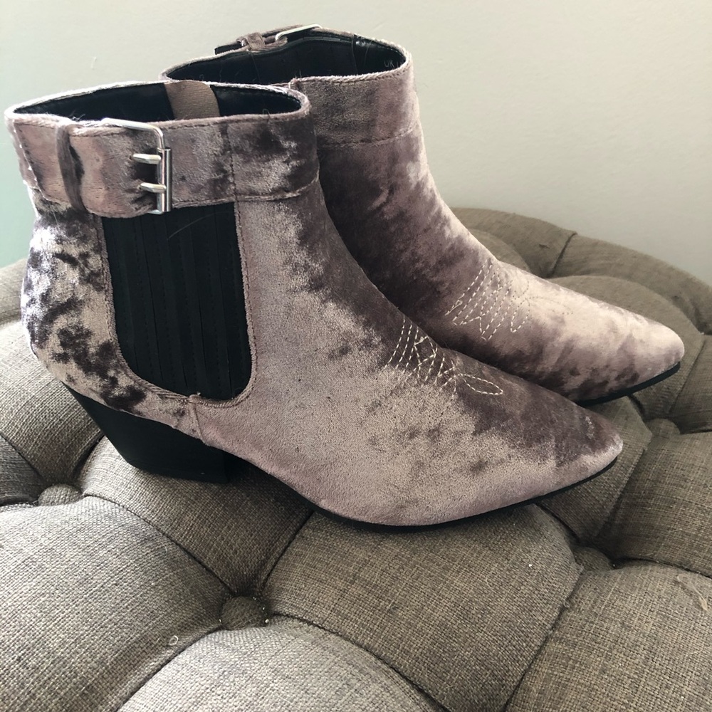 Lilac velvet booties